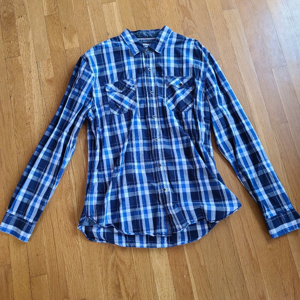 Long sleeve button up collared shirt